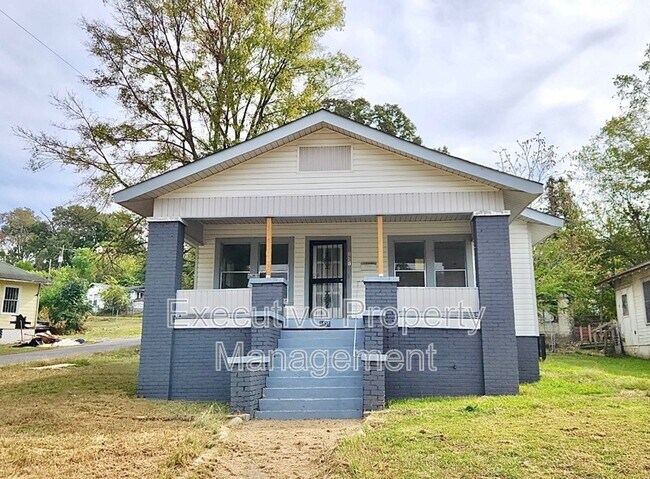 Primary Photo - 1521 27th St W