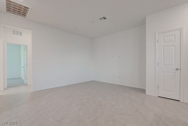 Building Photo - 633 Bellus Pl