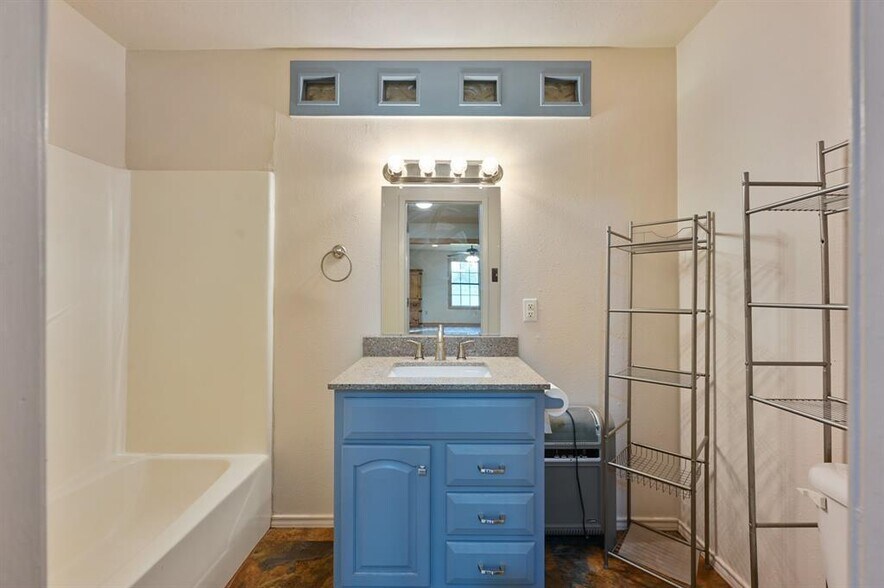 Building Photo - 11150 Lafountain Ln