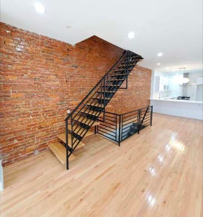 Building Photo - 5425 Catharine St