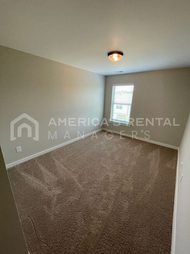 Building Photo - 298 Shiloh Creek Dr