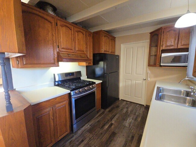 Building Photo - 4BR/2BA South Eureka Home!