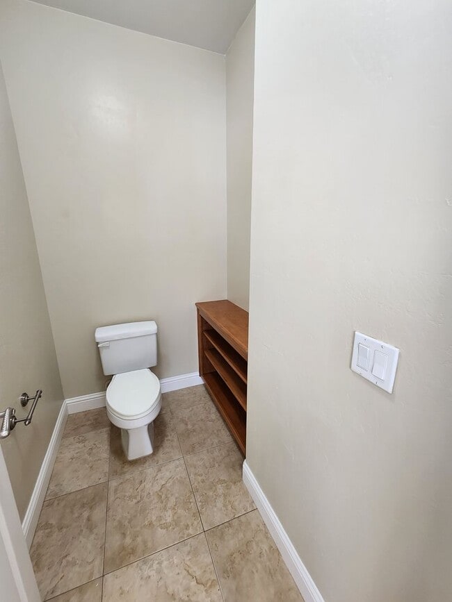 Building Photo - Gorgeous and Spacious 4 Bedroom Home