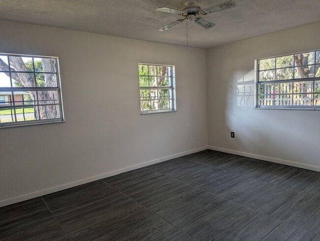 Building Photo - Nice 2 bedroom, 1 1/2 bath home in Umatilla