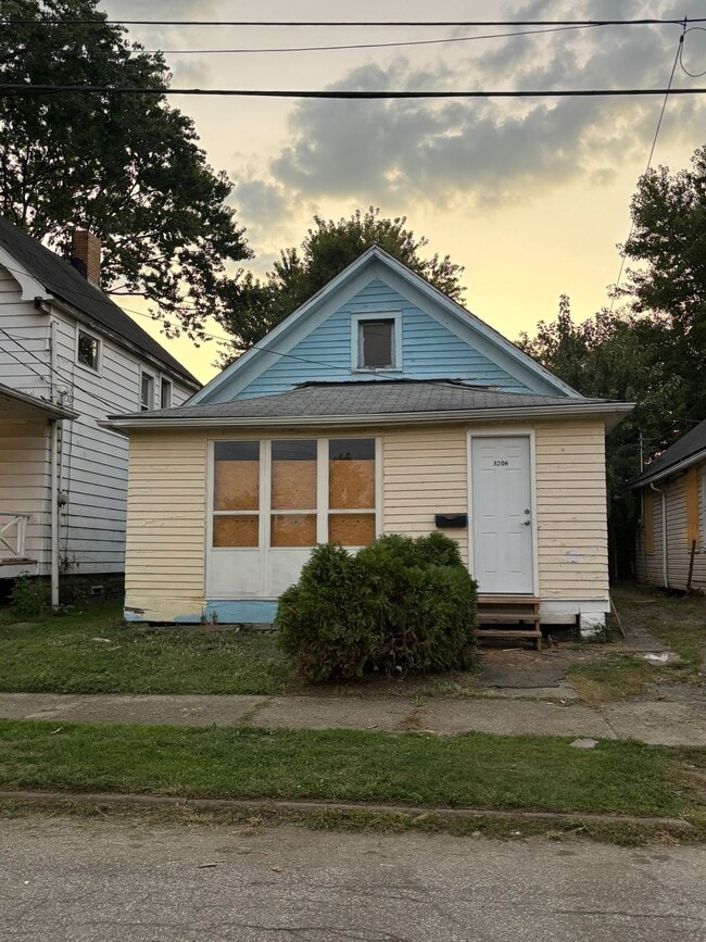 Building Photo - 3206 W 71st St