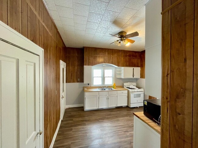 Building Photo - 2-Bedroom Home – Housing Choice Voucher Welcome