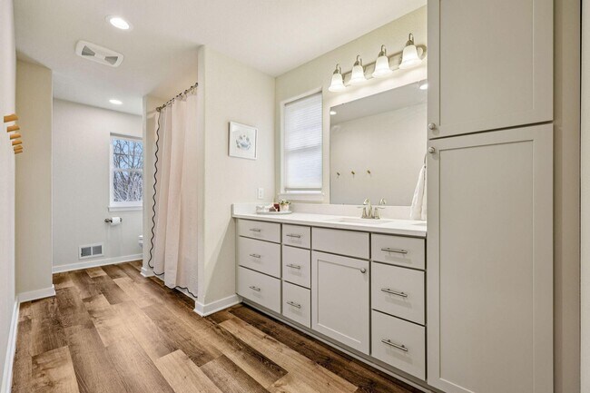 Building Photo - 2945 N 186th St