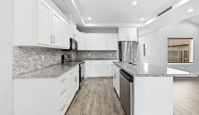 Building Photo - New Rental! Updated 3-bedroom/2 bath town home
