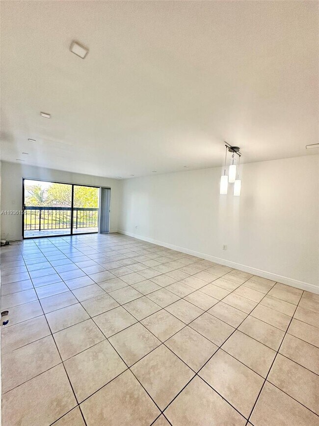 Building Photo - 10315 NW 9th St Cir