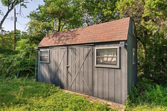 Building Photo - 402 Philco Dr