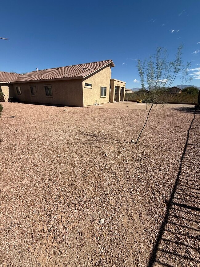 Building Photo - HOUSE FOR RENT