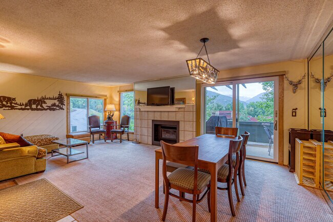 Building Photo - 1063 Vail View Dr