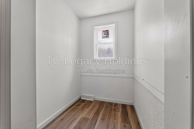 Building Photo - 87 Crisfield St