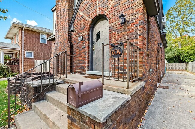 Building Photo - 522 W Hudson Ave