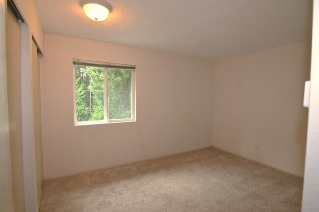 Building Photo - 14018 Juanita Dr NE