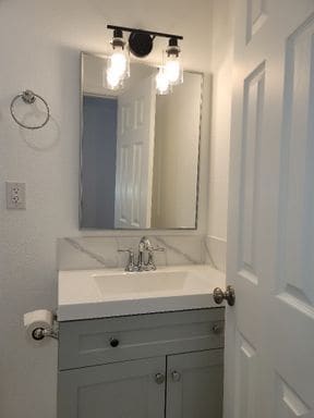 Building Photo - Remodeled 3 bed/2 bath in High Point/West Seattle with large fully fenced yard now at $2850!