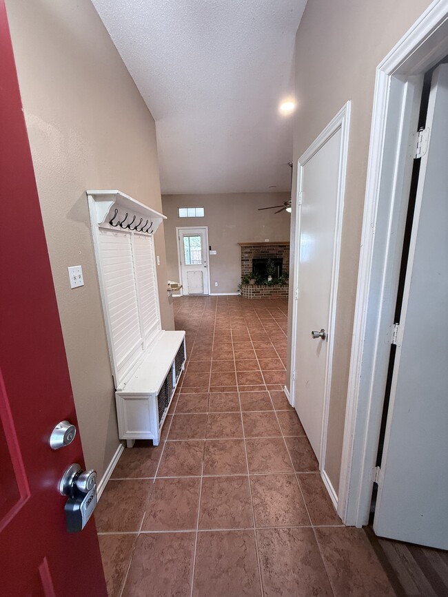 Building Photo - 3305 Shadow Trail
