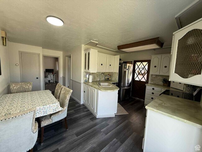 Building Photo - Cute Price Home