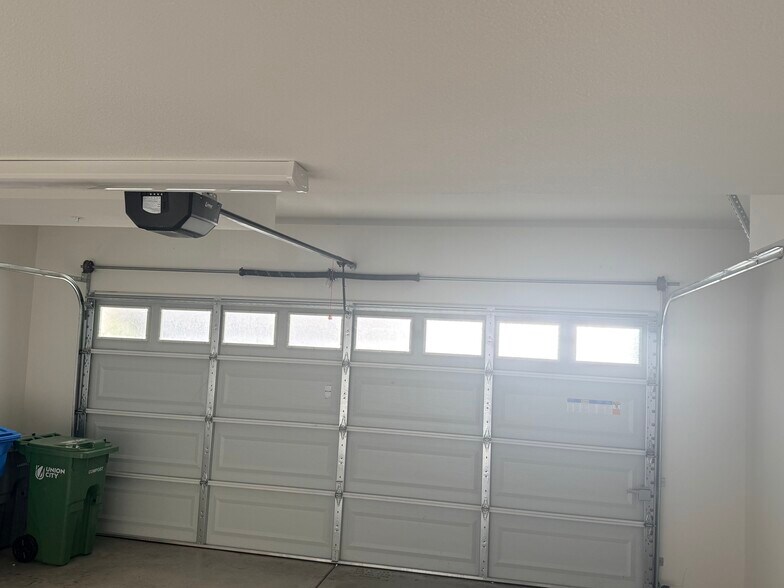 Building Photo - 30722 Sugarmill Ln