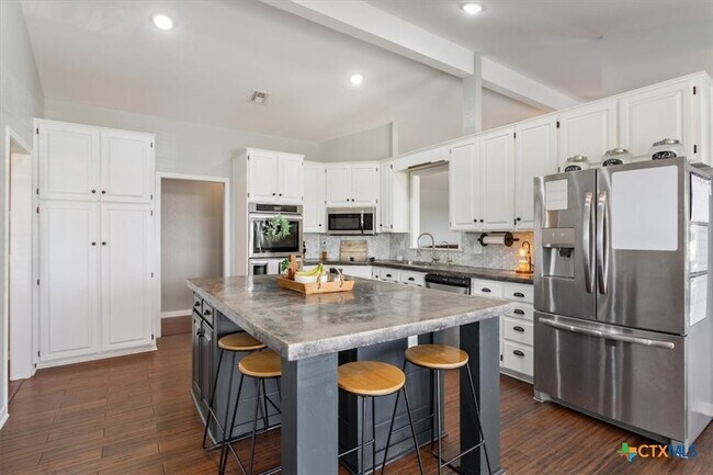 Building Photo - 840 Long Horn Trail