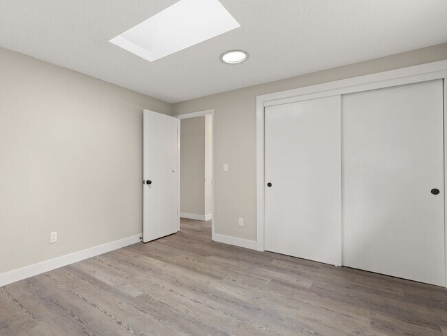 Building Photo - Single-family 3 bedroom home available for...