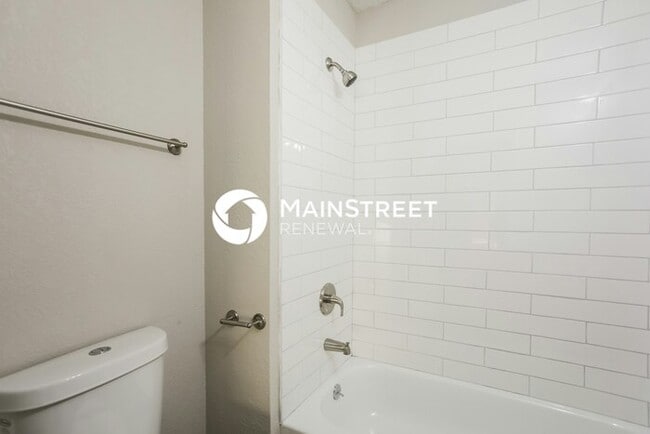 Building Photo - 3 Bedroom Pet-Friendly Home in KANSAS CITY...