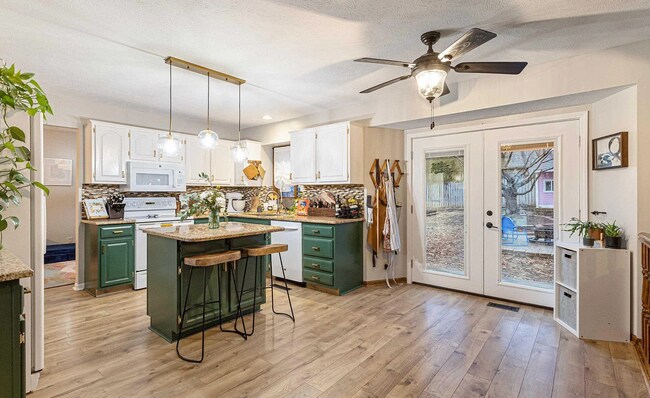 Building Photo - Gorgeous Millard Home!!