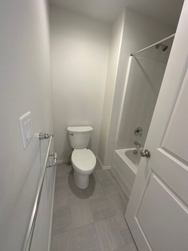 Building Photo - MIDTOWN Almost New House, 3 Bdrms, 2.5 Bat...
