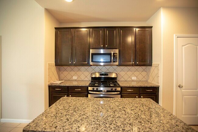 Building Photo - 7010 Stevenson Dr
