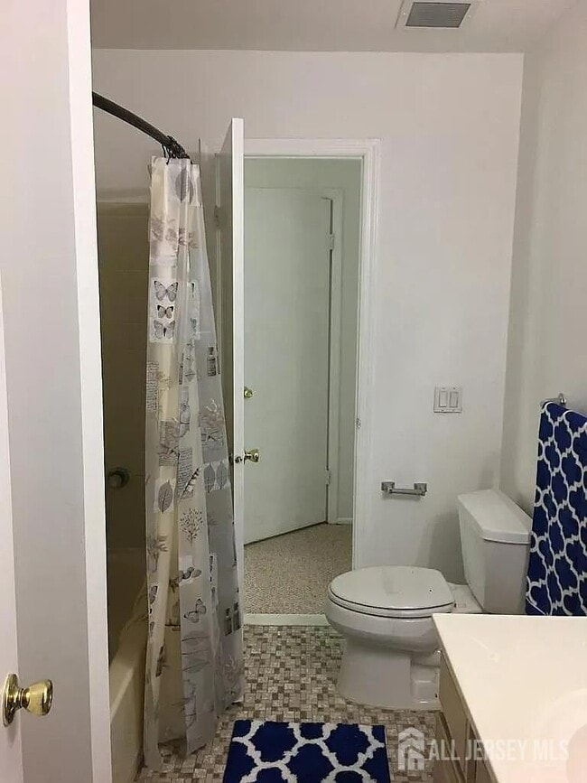 Building Photo - 5 Pheasant Run