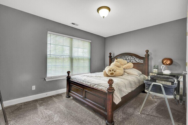 Building Photo - 3120 Pin Oaks Cir NE