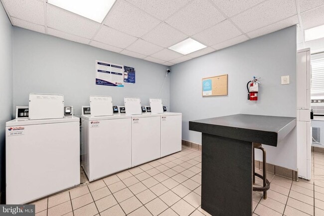 Building Photo - 922 S Washington St