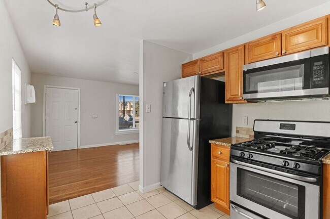 Building Photo - Newly Renovated 2 bed/1 bath home!!
