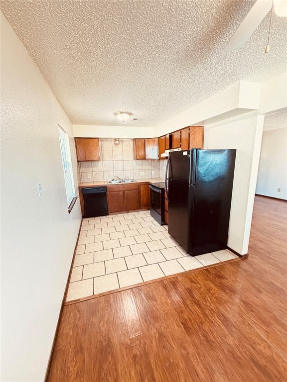 Building Photo - 320 Falcon Ct