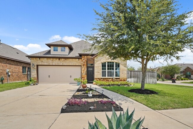 Primary Photo - 6002 Daggerwing Wy