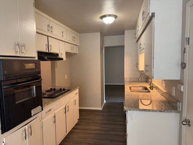 Building Photo - 3 Bed | 2 Bath | 2-Car Garage + Carport – ...