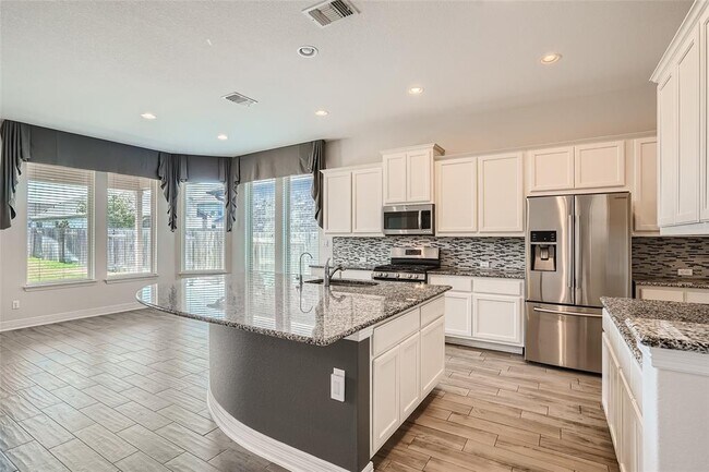 Building Photo - 213 Blue Waterleaf Ln