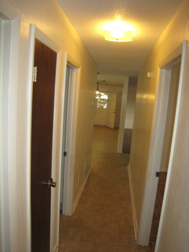 Building Photo - 4620 SW 20th Terrace