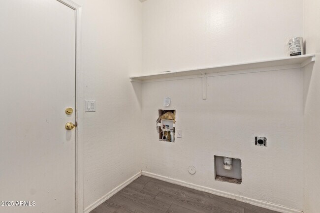 Building Photo - 2834 N Paisley Ln