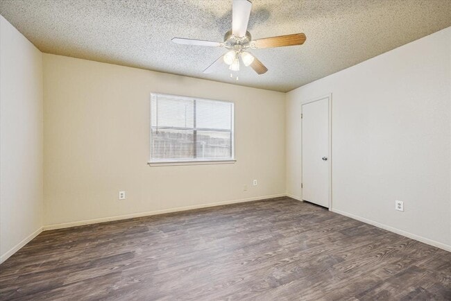 Building Photo - 702 Rollingway Dr