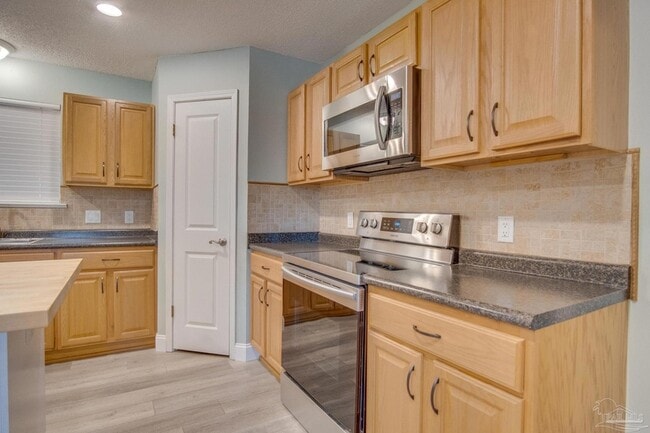 Building Photo - 9880 Creet Cir