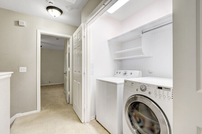 Building Photo - Stylish Two-Story Townhome with Greenbelt ...