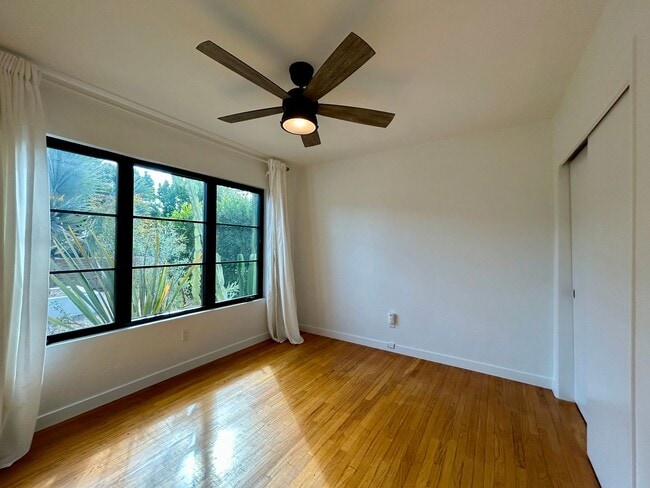 Building Photo - Stunning 3 Bedroom with Pool and Views in ...