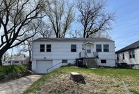 Building Photo - 3 Bedroom House Available Now!!