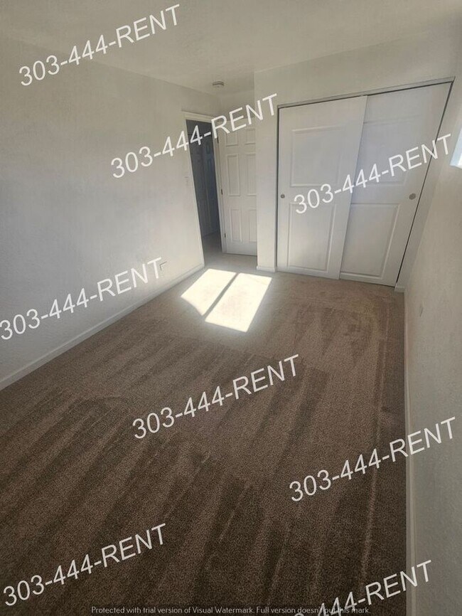 Building Photo - Great Location in Denver! All Utilities Included!