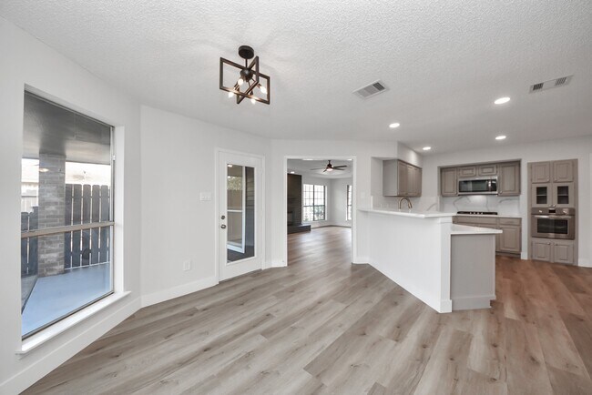 Building Photo - 1114 N Nottingham