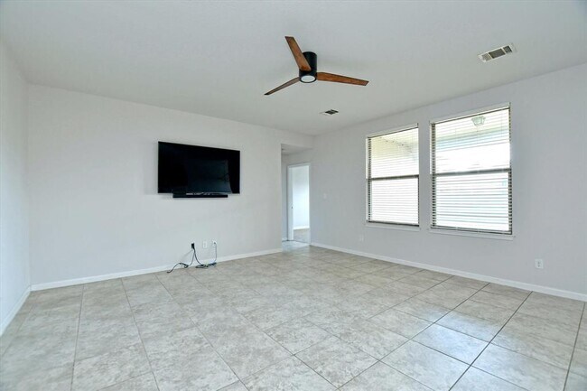 Building Photo - 5671 Corsica Loop