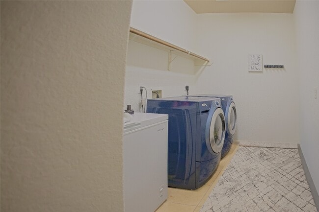 Building Photo - 6034 Starbrook Creek Dr