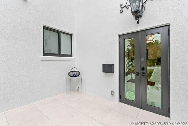 Building Photo - 226 Oleander Ave