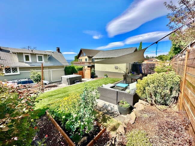 Building Photo - 3 Bedroom House For Rent In White Salmon